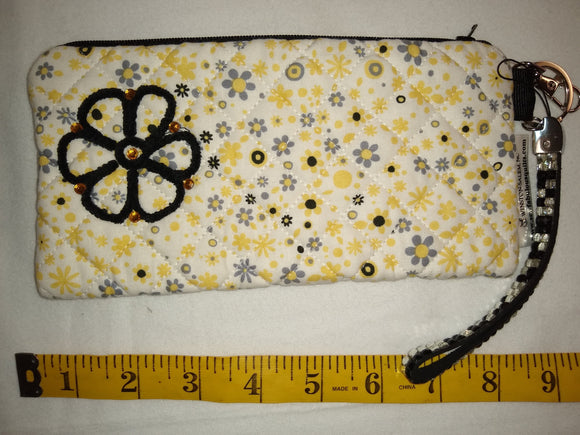 Quilted Wristlet Purse - Yellow & Black Daisy